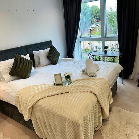 Kayz Lodge- Luxury Ensuite-Private & Shared Accommodation In A New House At The Olympic Village Overlooking Stratford Westfield And Tube Station Londres Exterior foto